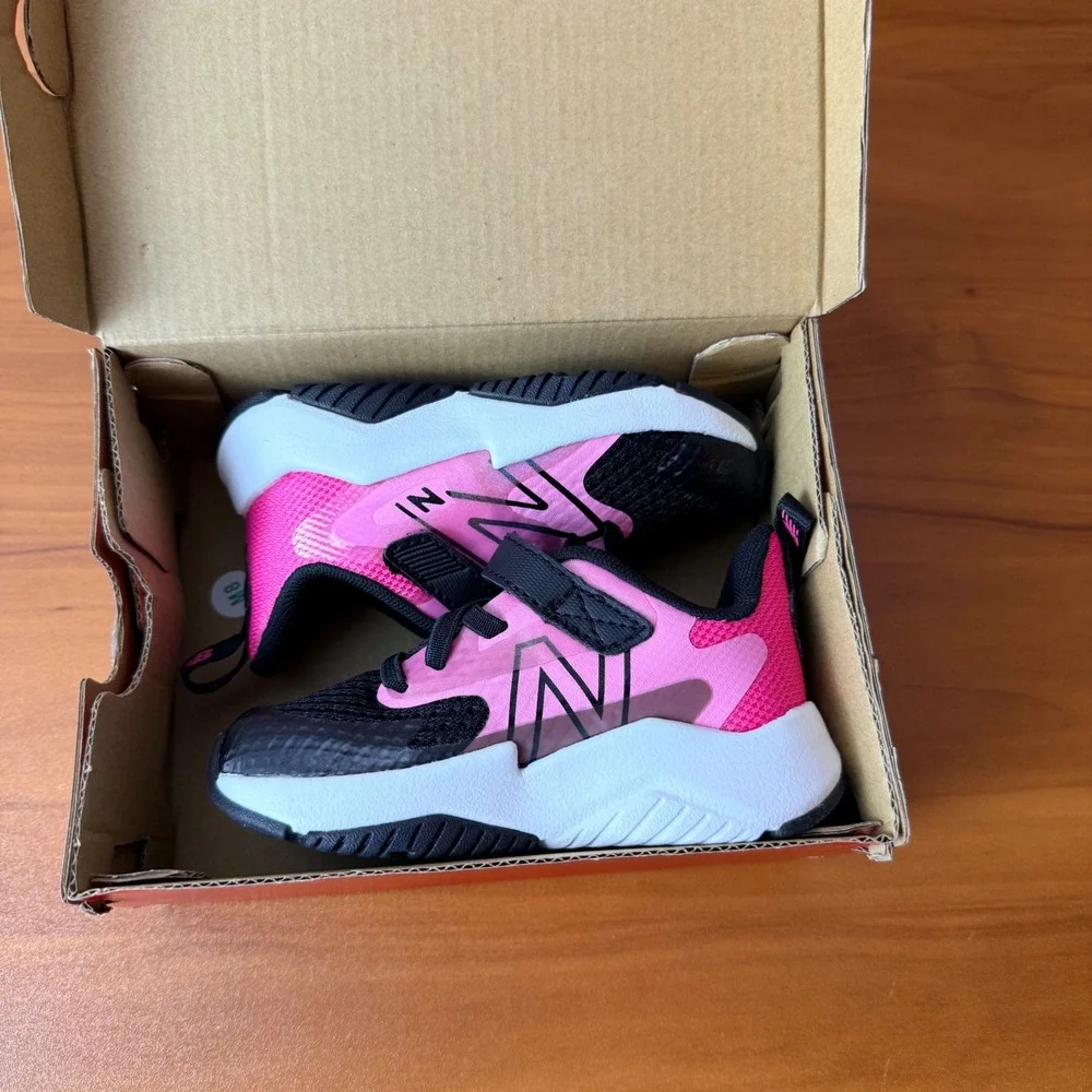 New Balance Rave Run v2 Bungee Lace Pink Black Kids Sneakers ITRAVAS2 Size‎ 6M